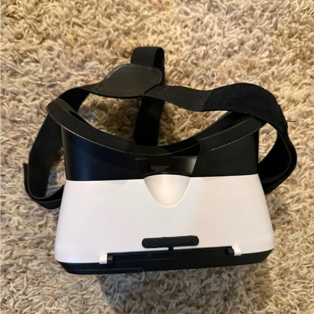 Virtual Reality headset that fits an iPhone